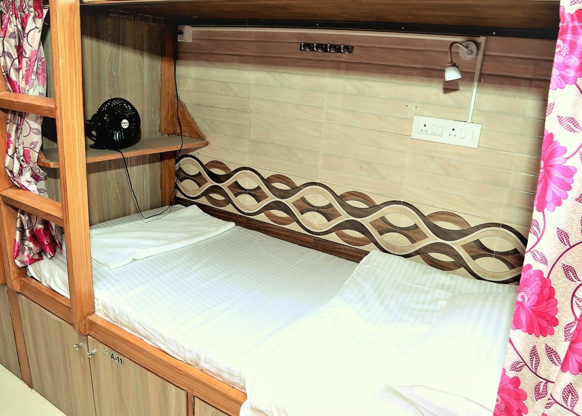Delta Dormitory Мумбаи Экстерьер фото