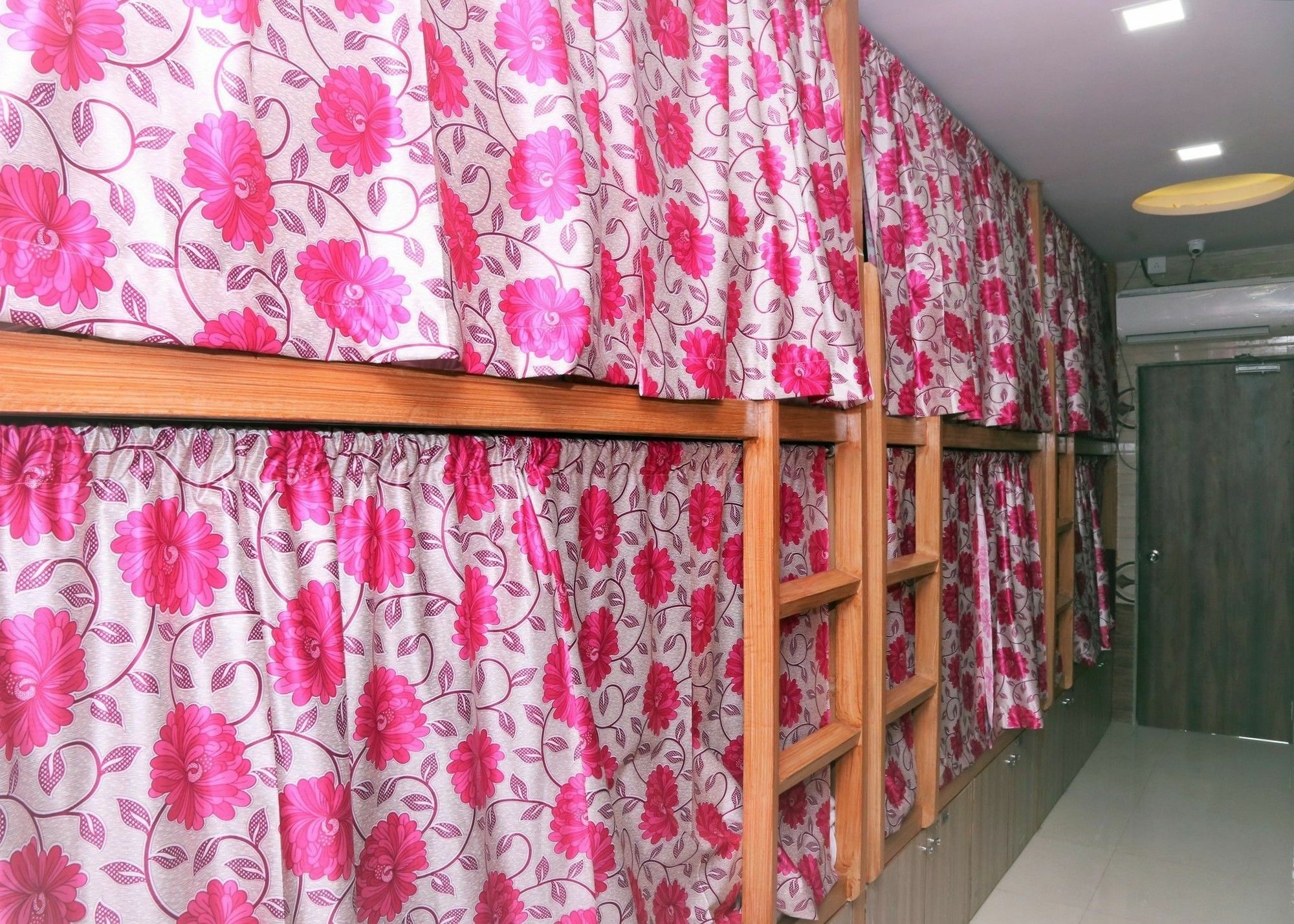 Delta Dormitory Мумбаи Экстерьер фото