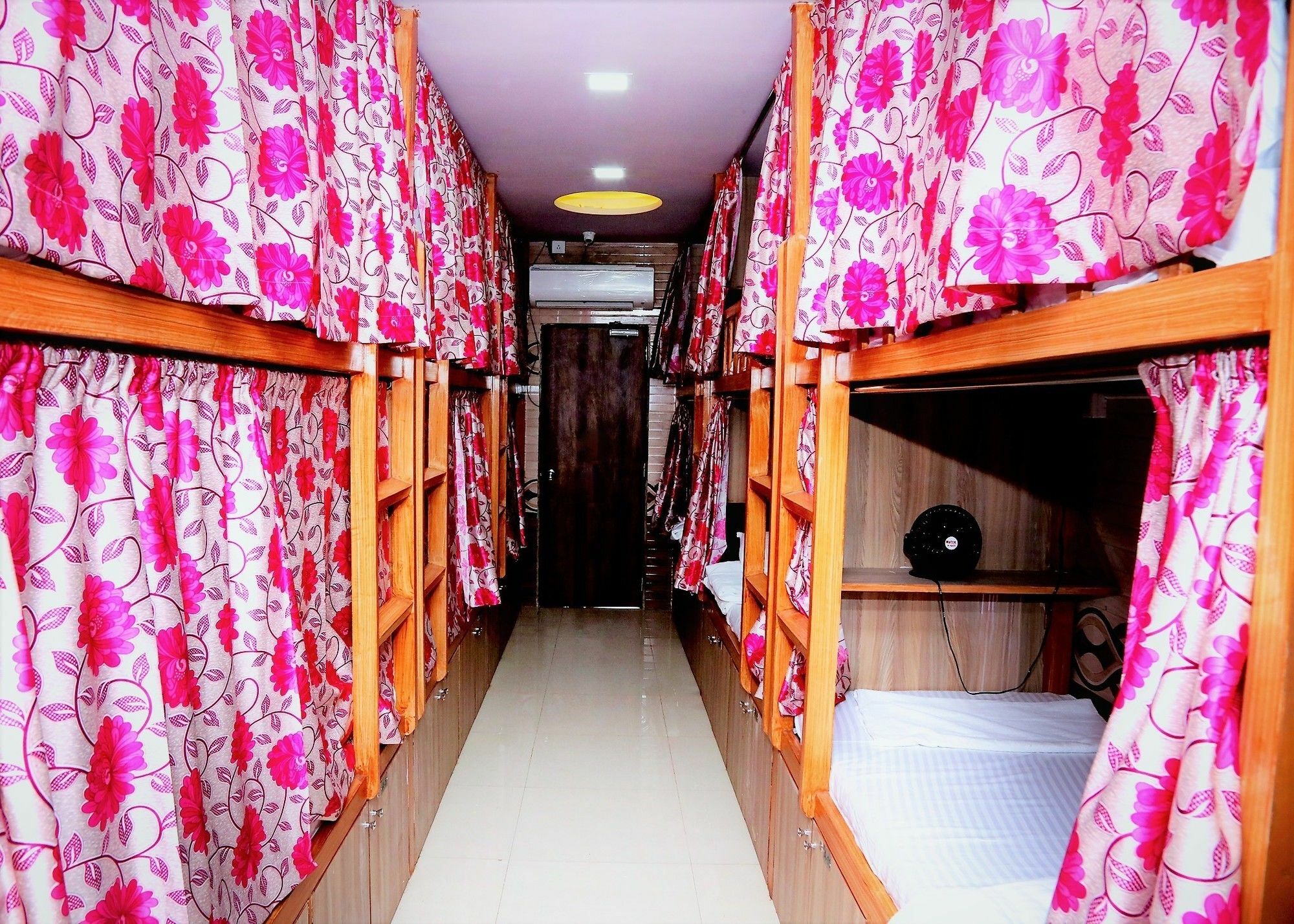 Delta Dormitory Мумбаи Экстерьер фото